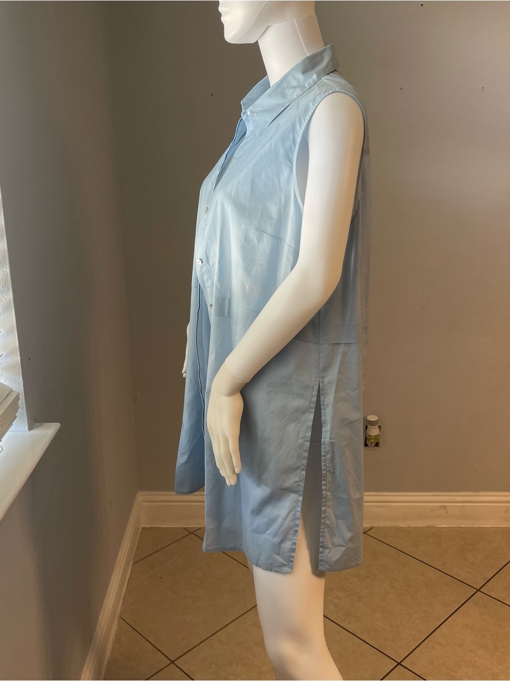 This is a light blue Forever 21 sleeveless top size medium
Like new condition - Picture 4 of 11